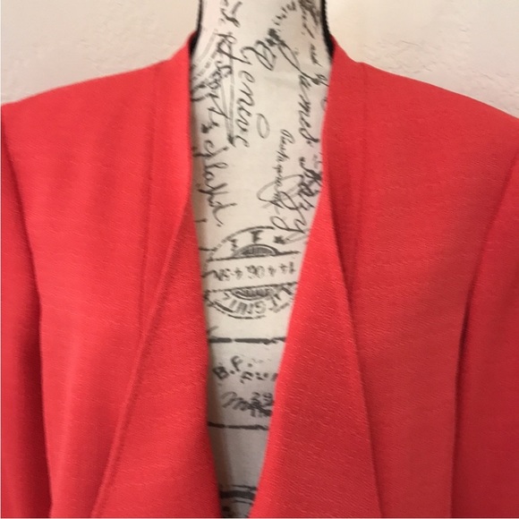 NWT PRESTON & YORK Women’s Coral Blazer Size 16
Beautiful Blazer - Picture 2 of 16